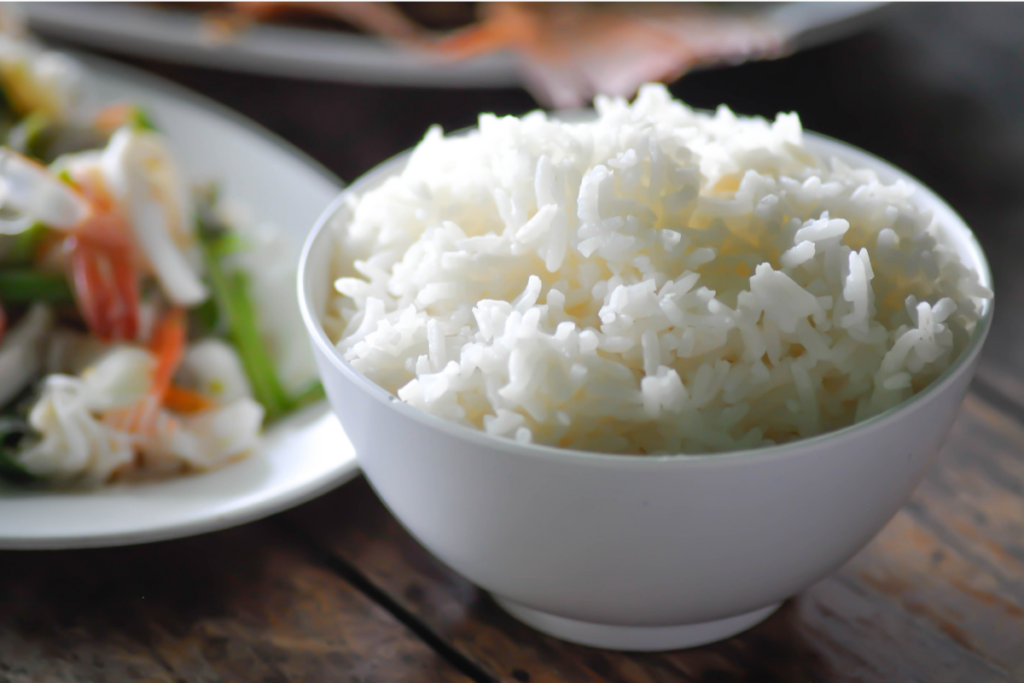 Schale mit gekochtem Reis